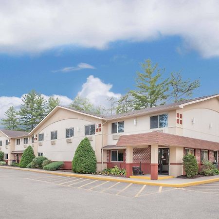 Super 8 By Wyndham Queensbury Glens Falls Esterno foto