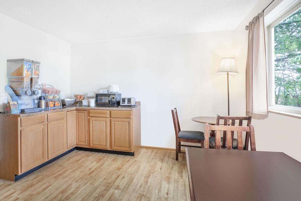 Super 8 By Wyndham Queensbury Glens Falls Esterno foto